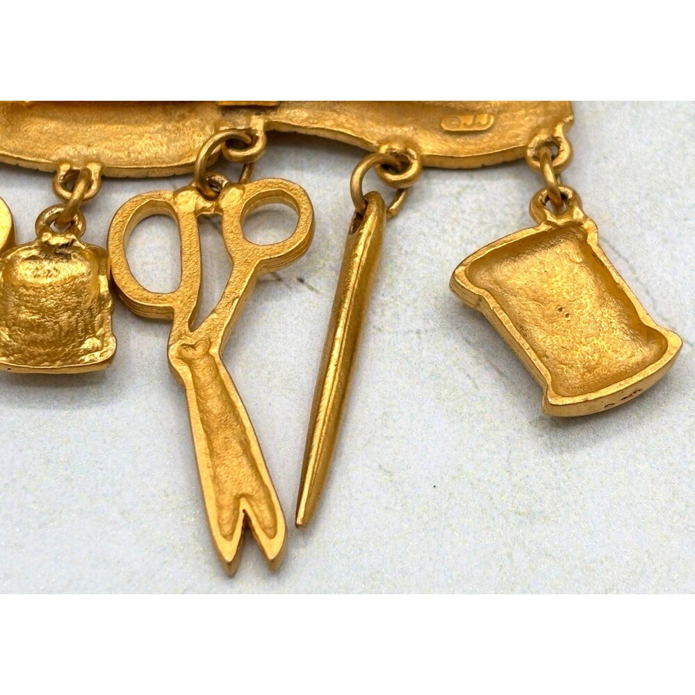 JJ Jonette Seamstress Tailor Brooch Pin Brushed Gold Tone Sewing Tools‎ Vintage - Picture 8 of 9